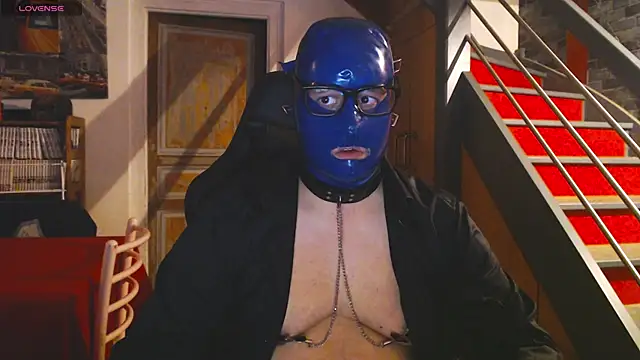 Snapshot of punky233 chatting on December 18, 2025, 4:35 pm punky233 online show from December 18, 2025, 4:35 pm