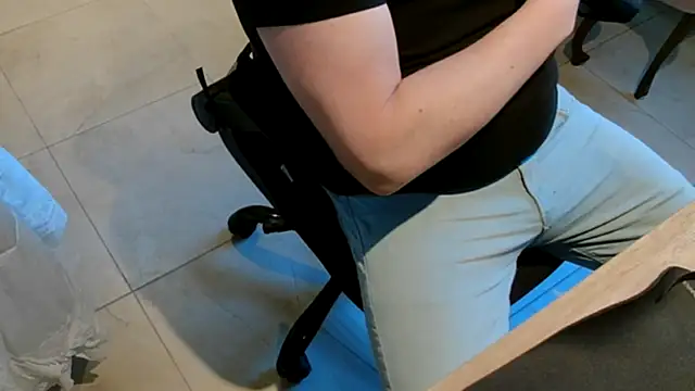 Snapshot of slzypvtpig chatting on February 8, 2026, 12:14 am slzypvtpig online show from February 8, 2026, 12:14 am