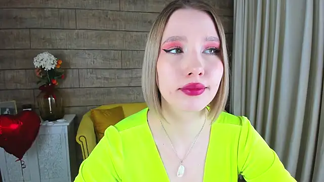 LiliLinn online show from February 19, 2025, 11:17 am