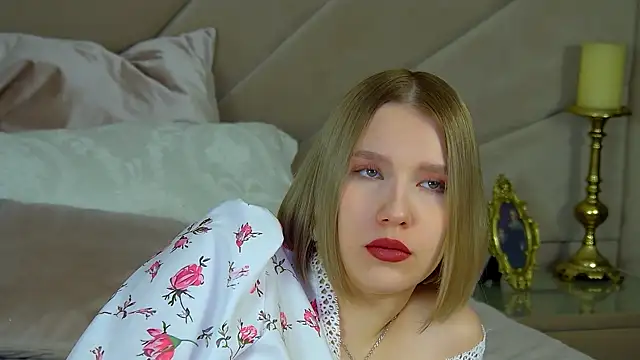 LiliLinn online show from February 25, 2025, 5:08 am