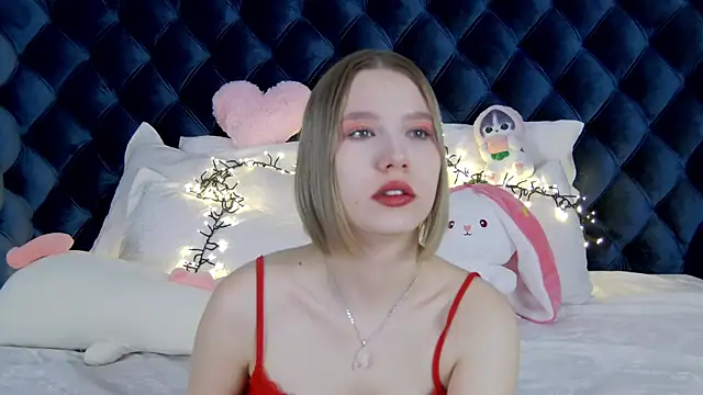 LiliLinn online show from March 3, 2025, 4:25 am