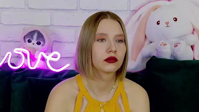 LiliLinn online show from March 5, 2025, 8:10 am