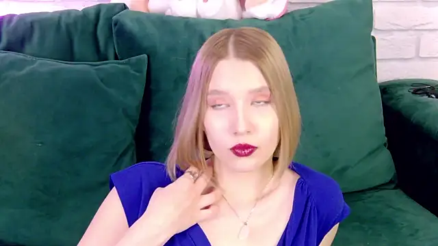 LiliLinn online show from March 7, 2025, 11:18 am