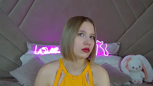 LiliLinn online show from March 11, 2025, 4:54 am