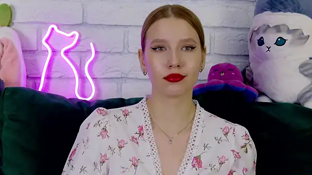 LiliLinn online show from March 12, 2025, 2:45 pm