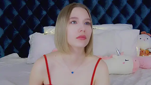 LiliLinn online show from March 19, 2025, 4:57 am