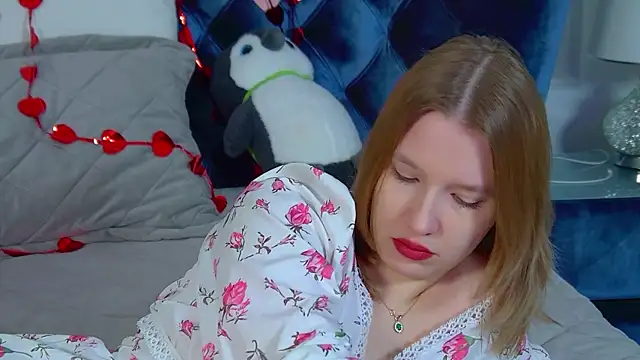 LiliLinn online show from February 17, 2026, 4:42 am