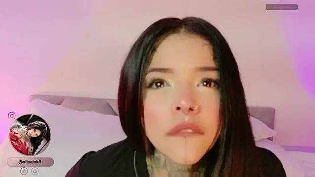 NinaInk online show from November 12, 2025, 1:22 pm