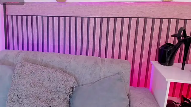 NinaInk online show from June 14, 2026, 12:07 pm