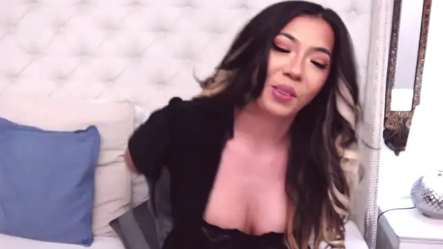 Snapshot of KiaraDevlynn chatting on January 9, 2025, 6:57 pm KiaraDevlynn online show from January 9, 2025, 6:57 pm