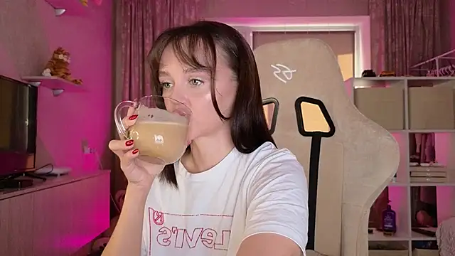 Katy perry  online show from March 15, 2025, 2:46 am