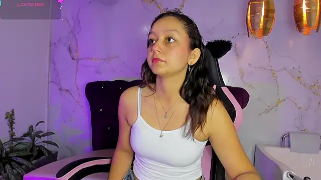 Snapshot of katy_sweet19 chatting on May 6, 2026, 10:42 am katy sweet19 online show from May 6, 2026, 10:42 am
