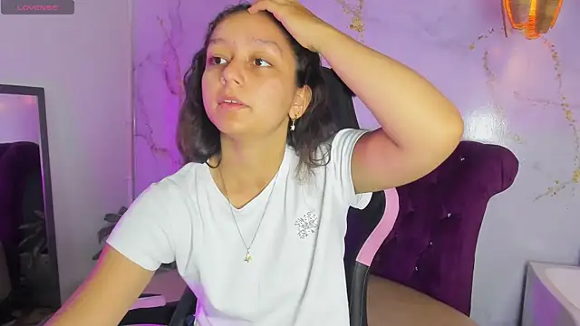 Snapshot of katy_sweet19 chatting on July 2, 2026, 10:32 am katy sweet19 online show from July 2, 2026, 10:32 am