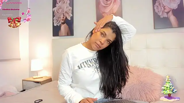 Snapshot of Sweetdreamses_ chatting on December 27, 2024, 12:23 pm Sweetdreamses online show from December 27, 2024, 12:23 pm