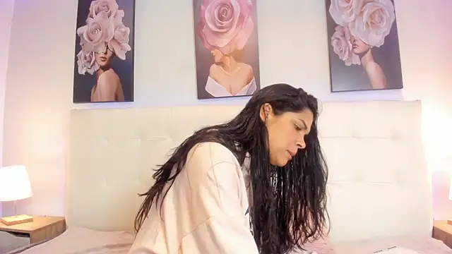 Snapshot of Sweetdreamses_ chatting on February 5, 2025, 12:38 pm Sweetdreamses online show from February 5, 2025, 12:38 pm