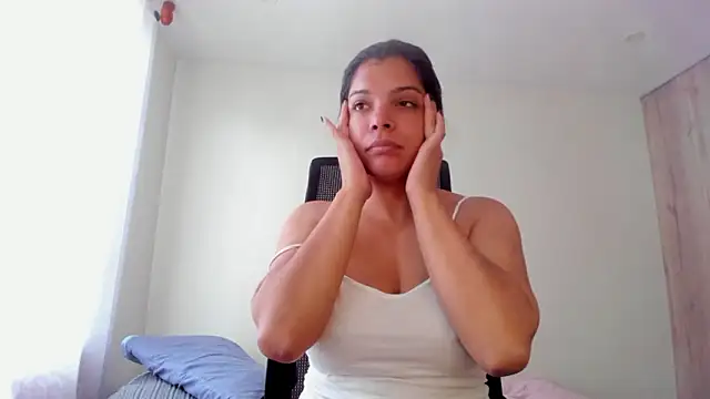 Sweetdreamses  online show from March 6, 2026, 2:02 pm