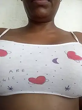 Snapshot of Camille_rose_ chatting on August 1, 2026, 7:46 pm Camille rose online show from August 1, 2026, 7:46 pm