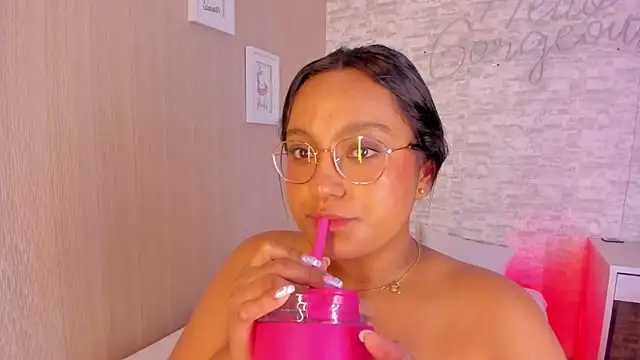 Snapshot of ellamontoya chatting on February 12, 2025, 10:56 am ellamontoya online show from February 12, 2025, 10:56 am