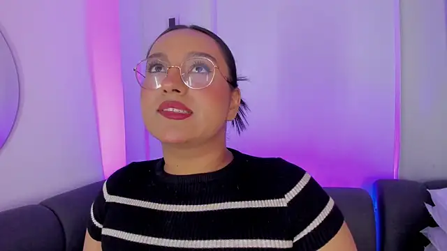 Snapshot of ellamontoya chatting on November 12, 2025, 11:32 am ellamontoya online show from November 12, 2025, 11:32 am