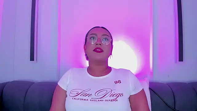 Snapshot of ellamontoya chatting on November 22, 2025, 11:42 am ellamontoya online show from November 22, 2025, 11:42 am