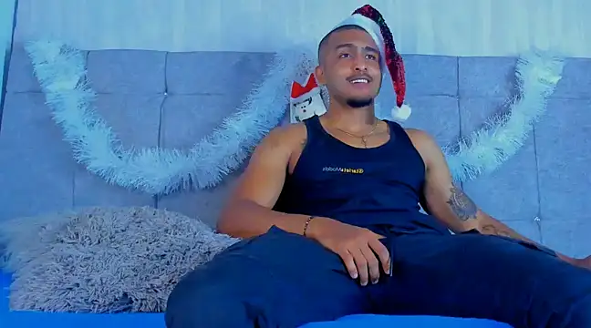 Snapshot of Mateo_Reales chatting on December 23, 2024, 4:01 am Mateo Reales online show from December 23, 2024, 4:01 am