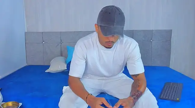 Snapshot of Mateo_Reales chatting on February 3, 2025, 5:40 am Mateo Reales online show from February 3, 2025, 5:40 am