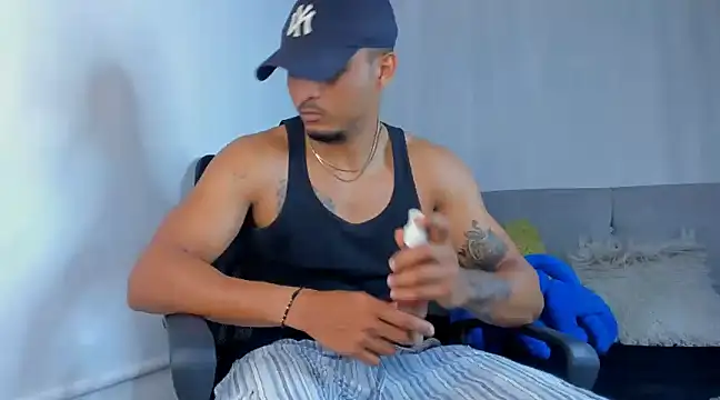 Snapshot of Mateo_Reales chatting on February 10, 2025, 4:08 am Mateo Reales online show from February 10, 2025, 4:08 am