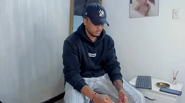 Snapshot of Mateo_Reales chatting on February 12, 2025, 4:12 am Mateo Reales online show from February 12, 2025, 4:12 am