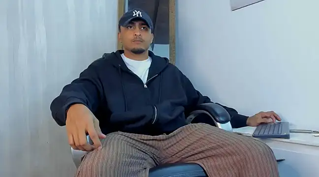 Snapshot of Mateo_Reales chatting on February 26, 2025, 3:32 am Mateo Reales online show from February 26, 2025, 3:32 am