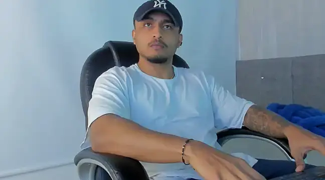 Snapshot of Mateo_Reales chatting on March 14, 2025, 2:20 am Mateo Reales online show from March 14, 2025, 2:20 am