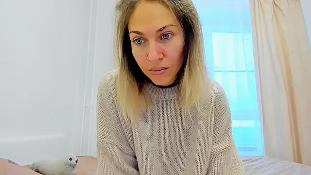 Snapshot of Mona_Cruz chatting on December 8, 2024, 6:22 am Mona Cruz online show from December 8, 2024, 6:22 am