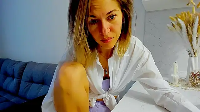 Snapshot of Mona_Cruz chatting on January 13, 2025, 6:06 am Mona Cruz online show from January 13, 2025, 6:06 am