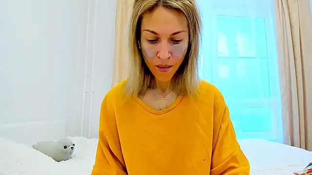 Snapshot of Mona_Cruz chatting on March 3, 2025, 5:31 am Mona Cruz online show from March 3, 2025, 5:31 am