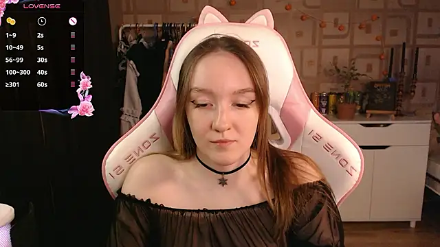 Snapshot of MoonlishSiren chatting on December 6, 2024, 9:13 pm MoonlishSiren online show from December 6, 2024, 9:13 pm