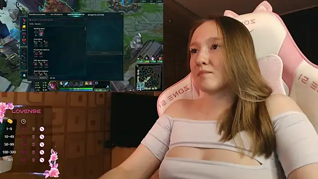 Snapshot of MoonlishSiren chatting on September 20, 2025, 9:27 pm MoonlishSiren online show from September 20, 2025, 9:27 pm