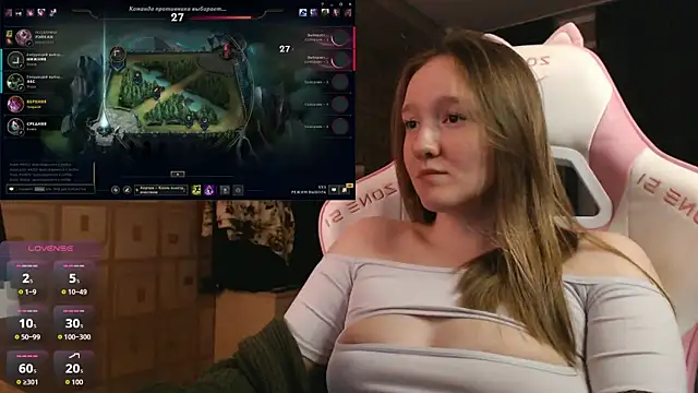 Snapshot of MoonlishSiren chatting on September 28, 2025, 8:03 pm MoonlishSiren online show from September 28, 2025, 8:03 pm