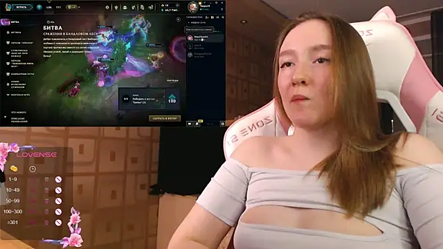 Snapshot of MoonlishSiren chatting on October 3, 2025, 6:27 pm MoonlishSiren online show from October 3, 2025, 6:27 pm