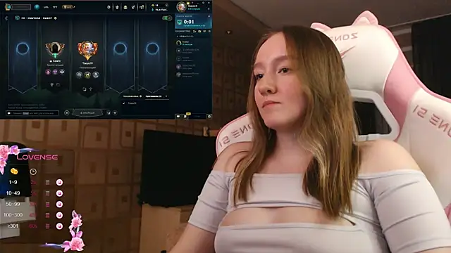 Snapshot of MoonlishSiren chatting on October 12, 2025, 8:52 pm MoonlishSiren online show from October 12, 2025, 8:52 pm