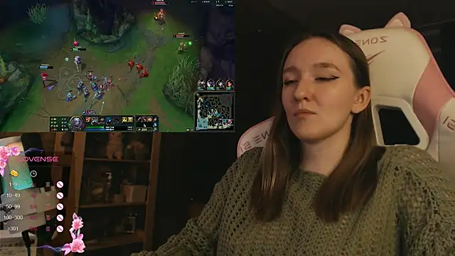 Snapshot of MoonlishSiren chatting on November 2, 2025, 8:11 pm MoonlishSiren online show from November 2, 2025, 8:11 pm