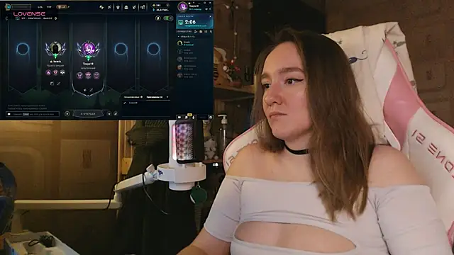 Snapshot of MoonlishSiren chatting on June 25, 2026, 8:46 pm MoonlishSiren online show from June 25, 2026, 8:46 pm