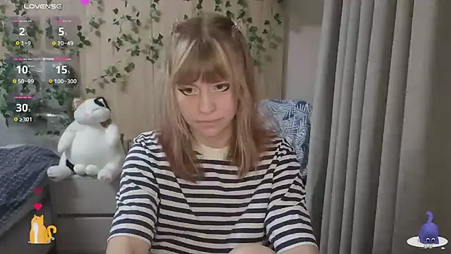 Snapshot of HermioneHHH chatting on October 28, 2025, 8:11 pm HermioneHHH online show from October 28, 2025, 8:11 pm