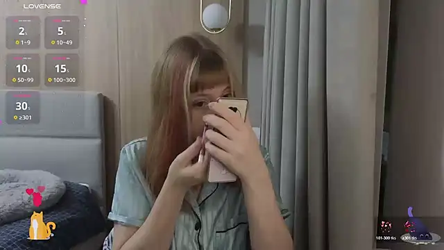 Snapshot of HermioneHHH chatting on November 11, 2025, 8:09 pm HermioneHHH online show from November 11, 2025, 8:09 pm