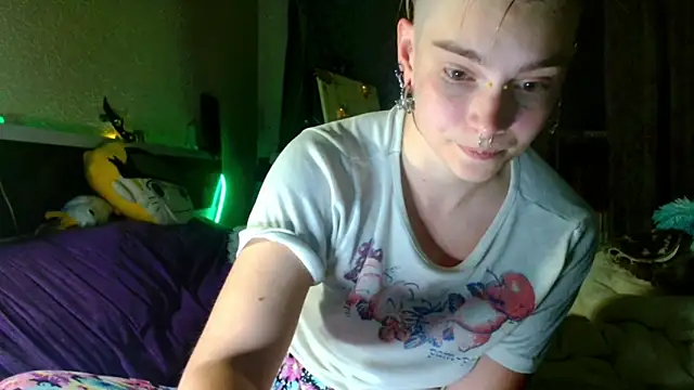 Sophie Bell online show from May 17, 2026, 8:05 pm