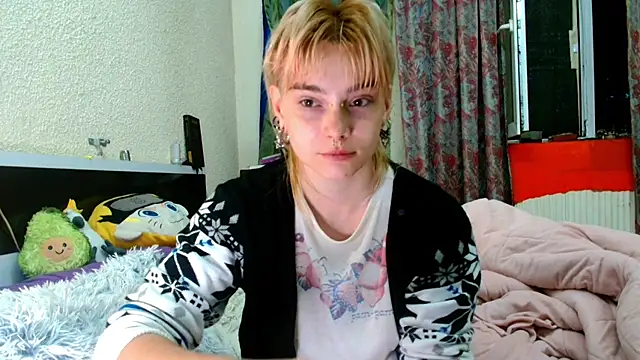 Sophie Bell online show from May 24, 2026, 6:24 pm