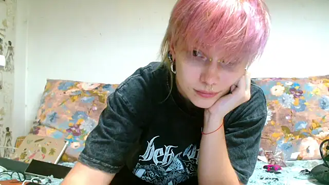 Sophie Bell online show from June 13, 2026, 12:19 am