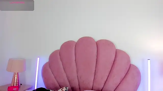 Nicole Paradise online show from April 29, 2026, 2:54 pm