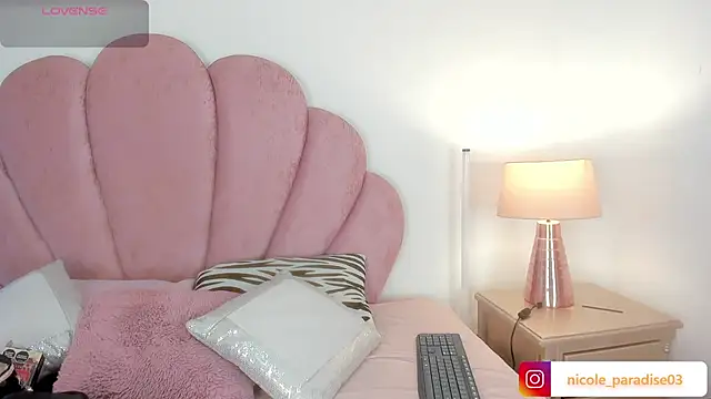 Snapshot of Nicole_Paradise chatting on June 25, 2026, 1:15 pm Nicole Paradise online show from June 25, 2026, 1:15 pm