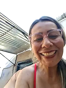 Snapshot of Mia-funny20 chatting on May 13, 2026, 8:49 pm Mia-funny20 online show from May 13, 2026, 8:49 pm