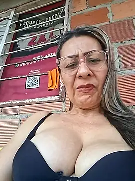 Mia-funny20 online show from June 28, 2026, 8:26 pm