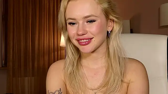 Snapshot of LexieLoree chatting on December 17, 2024, 8:12 am LexieLoree online show from December 17, 2024, 8:12 am